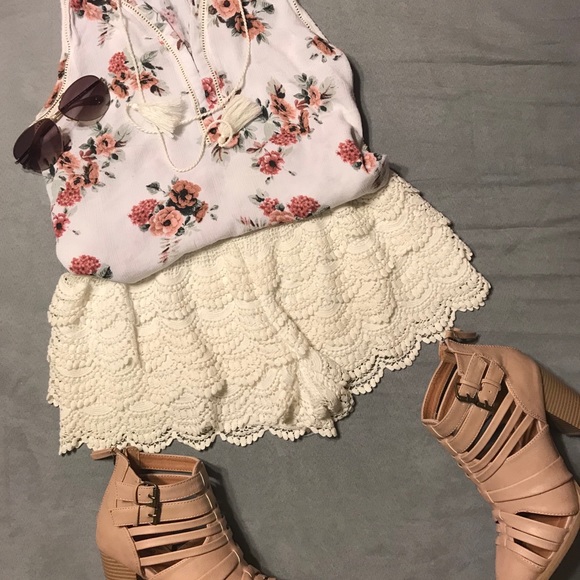 American Rag Pants - Women’s summer lace tired shorts! Size SM. Used.